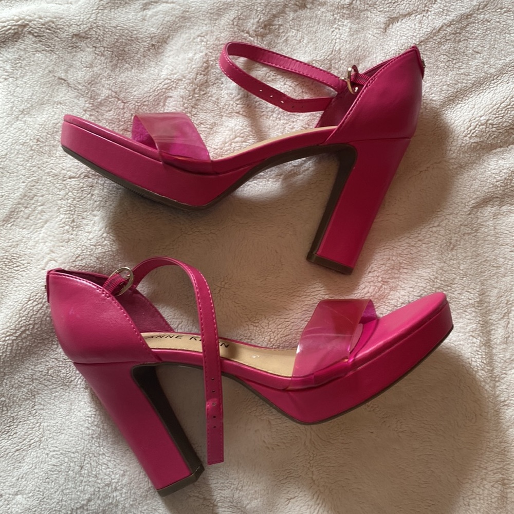 Anne Klein Hot Pink Chunky Heel. Size 7.5